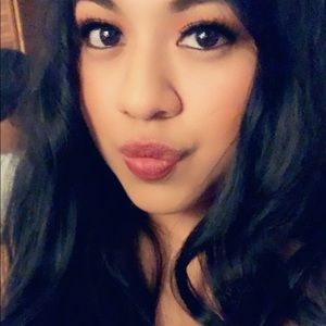 Meet your Posher, Yaneth